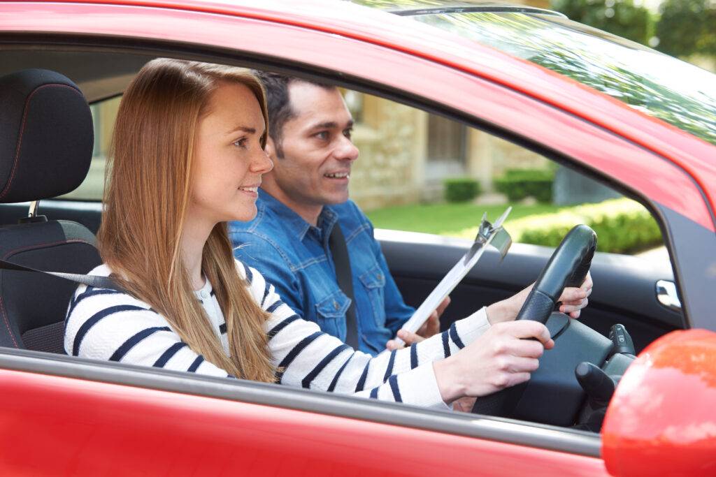 Main Benefits of Automatic Driving Lessons in Coventry​