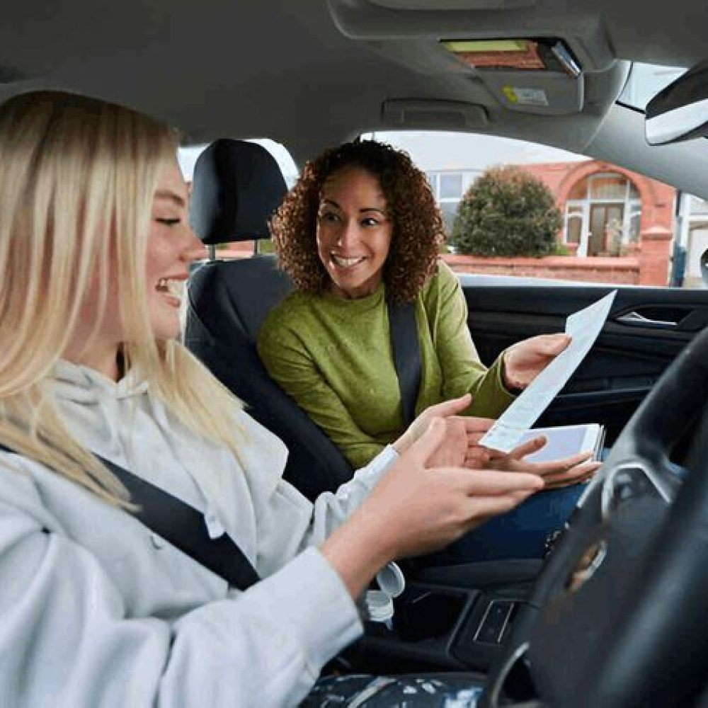 Handle challenging road situations by attending the best driving school in Burlington_